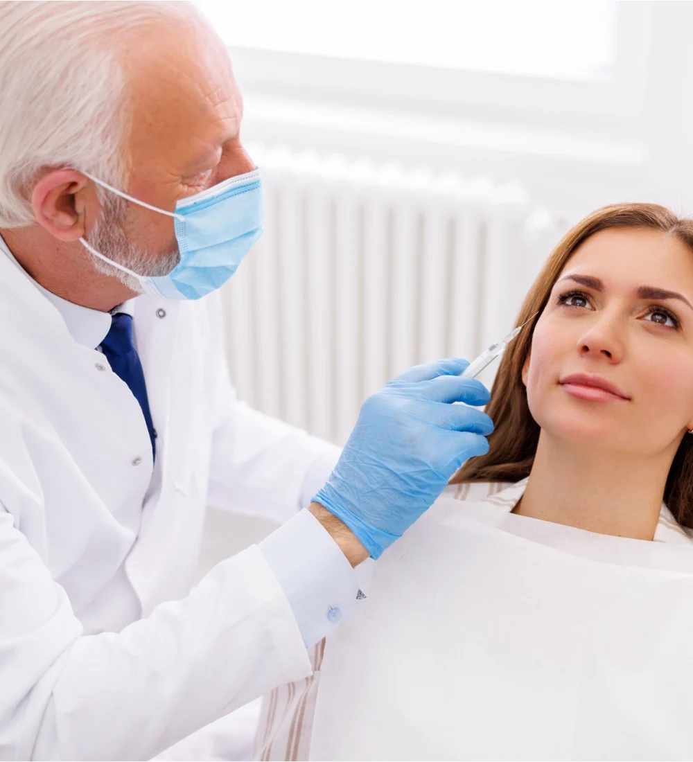 cosmetician-holds-syringe-with-injection-of-botox (4)